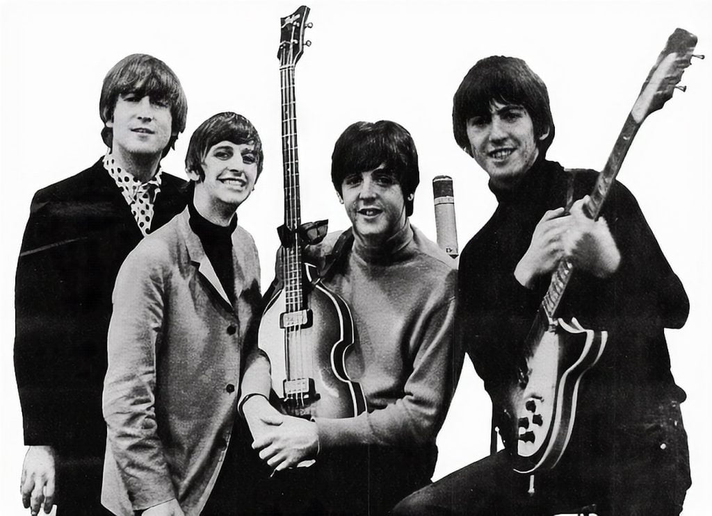 John Lennon, Ringo Starr, Paul McCartney, George Harrison = Beatles!